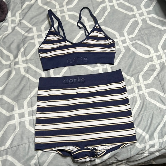 Aerie set - Picture 1 of 4